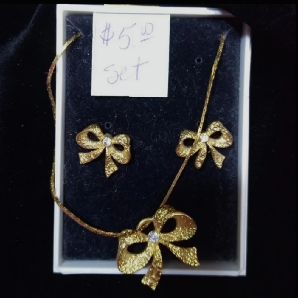 Lot of 2: Gold Bows Pin & Necklace